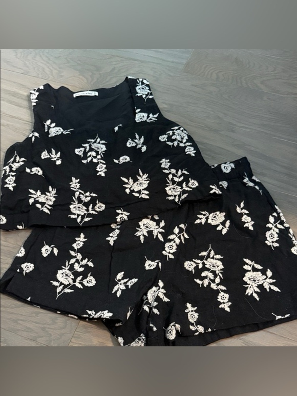 Abercrombie & Fitch Black & White Floral Linen Blend Set